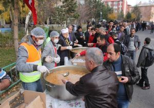 20 bin kişiye aşure dağıttılar