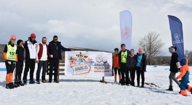 Anadolu Yıldızları kayakta yarışıyor