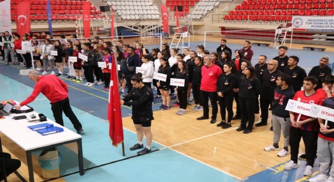 Gençler Badminton Türkiye Şampiyonası başladı