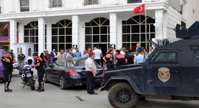 Gez de silahlı kavga: 1’i polis 4 yaralı