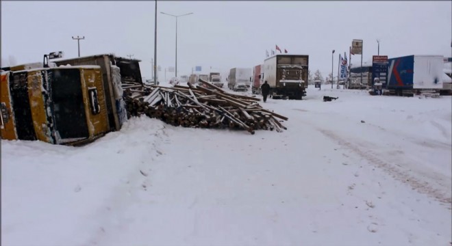 Kar yağışı kazalara yol açtı