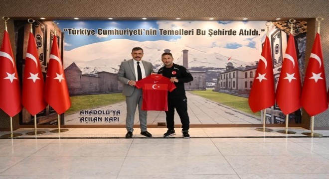 Sarıoğlu’ndan Çiftçi’ye milli takım forması