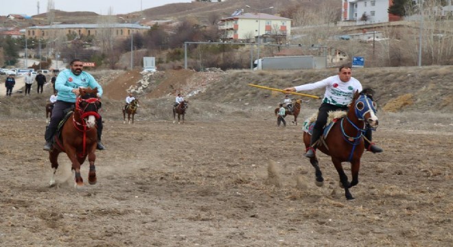Tercan’ın kurtuluşunun 108. yılında cirit heyecanı