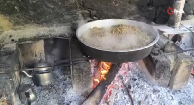 Uzundere de pekmez kazanları kuruldu