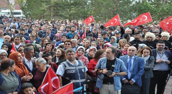 ilk BTK Hattı treni coşkuyla karşılandı