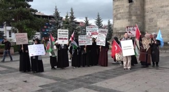 Sağlık çalışanları Gazze için yürüdü
