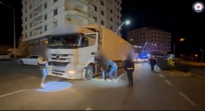 İran dan gelen 25 göçmen yakalandı